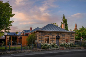 Fusilier Cottage: luxury boutique accommodation in Battery Point